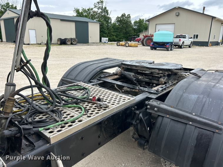 image for item FC2661 2014 Western Star 4900 semi truck