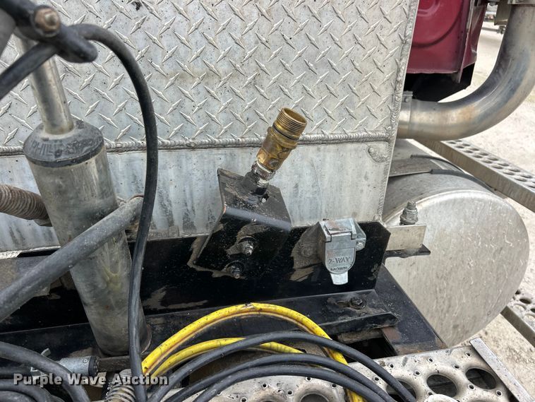 image for item FC2661 2014 Western Star 4900 semi truck