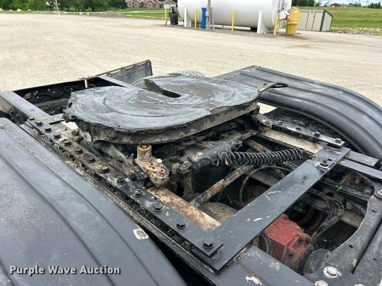 image for item FC2661 2014 Western Star 4900 semi truck