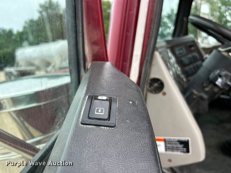 image for item FC2661 2014 Western Star 4900 semi truck