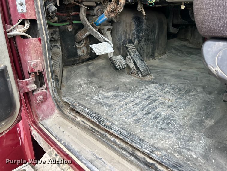 image for item FC2661 2014 Western Star 4900 semi truck