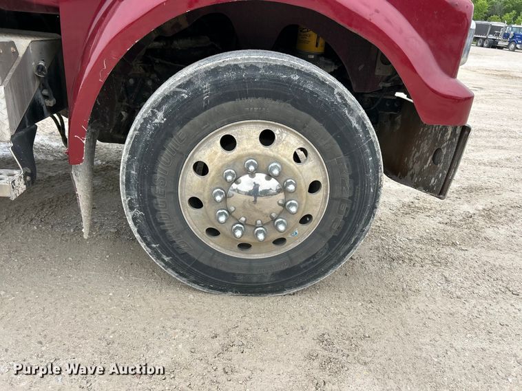 image for item FC2661 2014 Western Star 4900 semi truck