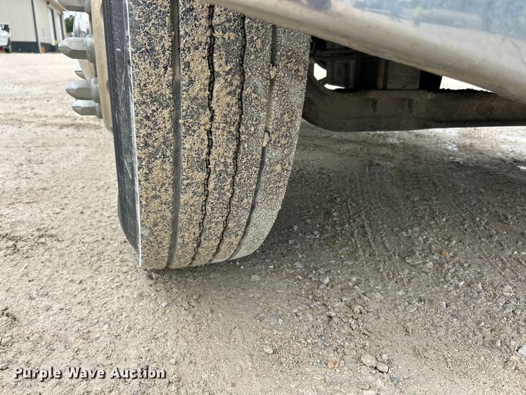 image for item FC2661 2014 Western Star 4900 semi truck