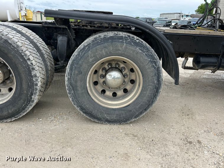 image for item FC2661 2014 Western Star 4900 semi truck