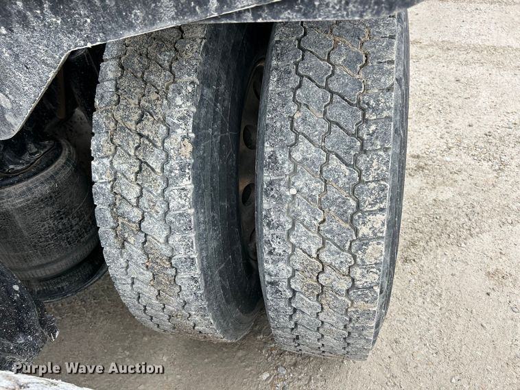 image for item FC2661 2014 Western Star 4900 semi truck