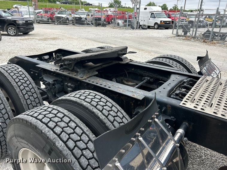 image for item FC2683 2018 Peterbilt 579 semi truck