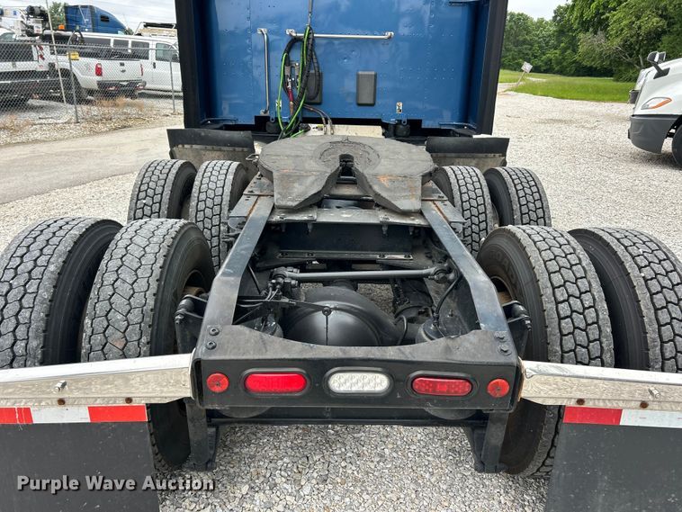 image for item FC2683 2018 Peterbilt 579 semi truck