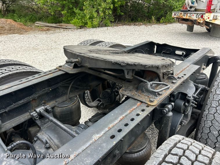 image for item FC2683 2018 Peterbilt 579 semi truck