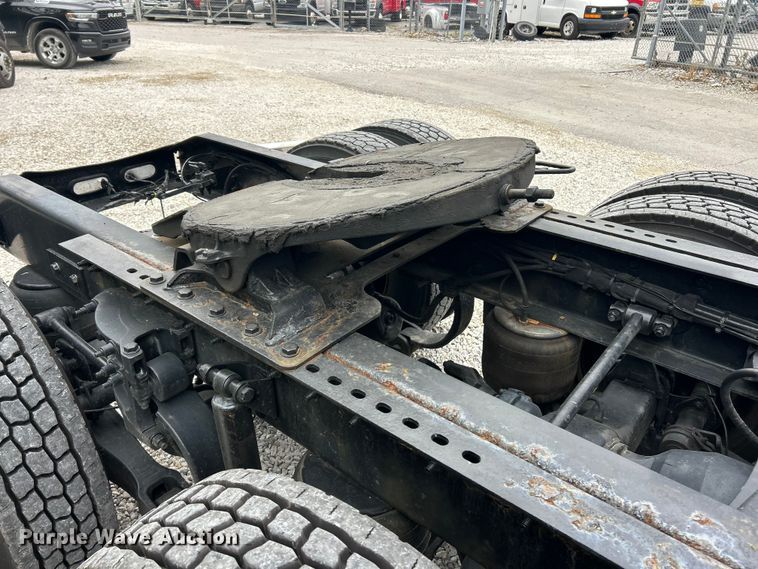 image for item FC2683 2018 Peterbilt 579 semi truck