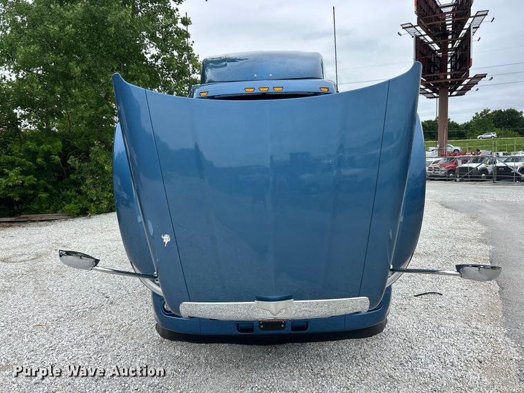 image for item FC2683 2018 Peterbilt 579 semi truck