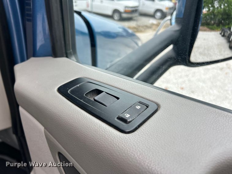 image for item FC2683 2018 Peterbilt 579 semi truck