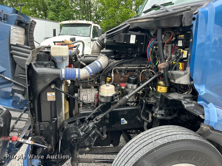 image for item FC2683 2018 Peterbilt 579 semi truck