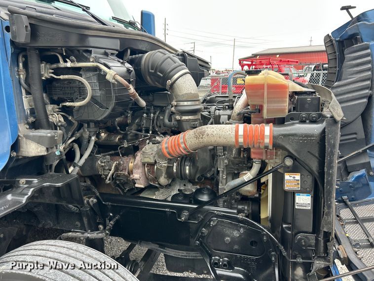 image for item FC2683 2018 Peterbilt 579 semi truck