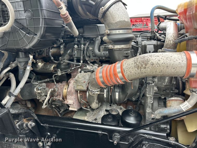 image for item FC2683 2018 Peterbilt 579 semi truck