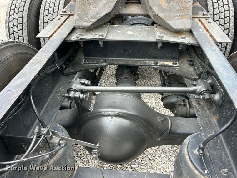 image for item FC2683 2018 Peterbilt 579 semi truck