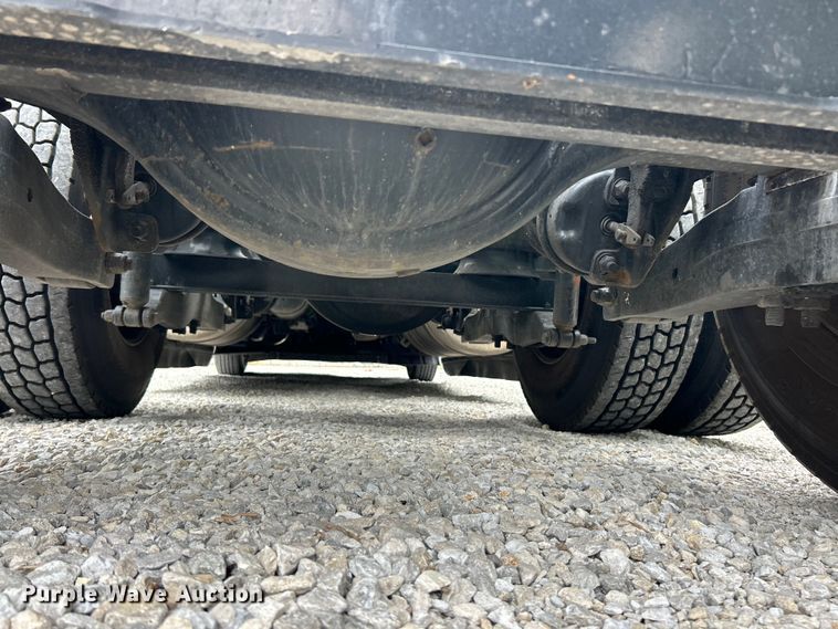 image for item FC2683 2018 Peterbilt 579 semi truck