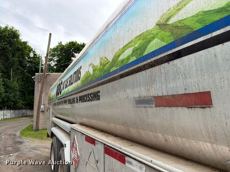 image for item FC3100 2006 International 7500 fuel truck