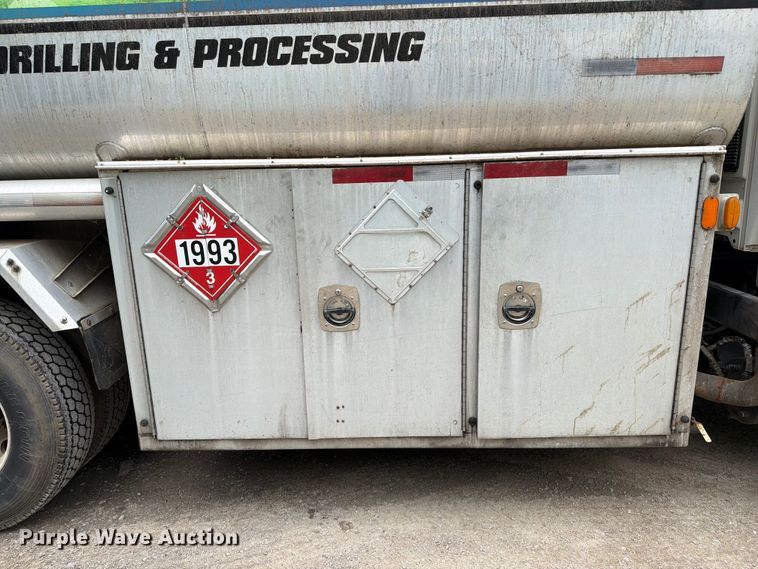 image for item FC3100 2006 International 7500 fuel truck