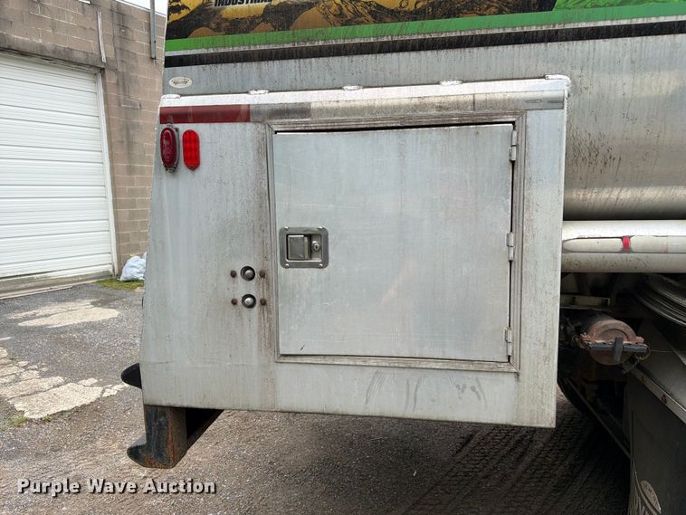 image for item FC3100 2006 International 7500 fuel truck