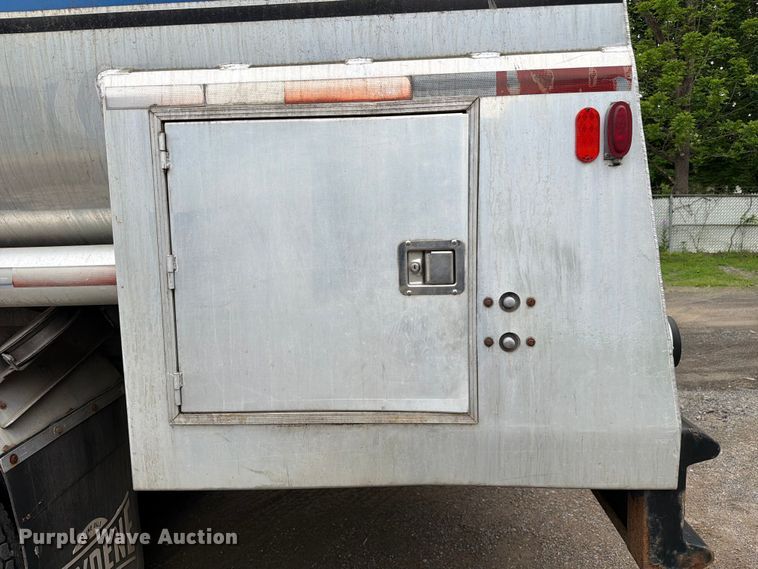 image for item FC3100 2006 International 7500 fuel truck