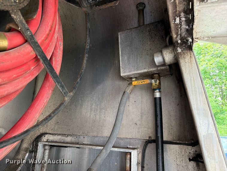 image for item FC3100 2006 International 7500 fuel truck