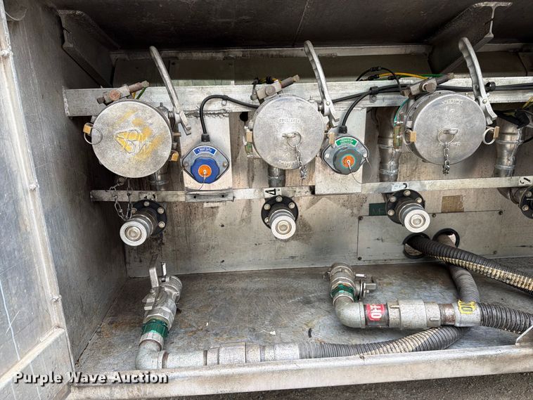 image for item FC3100 2006 International 7500 fuel truck