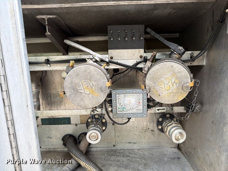 image for item FC3100 2006 International 7500 fuel truck