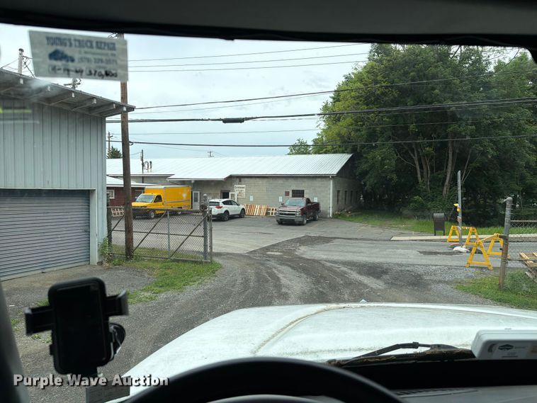 image for item FC3100 2006 International 7500 fuel truck