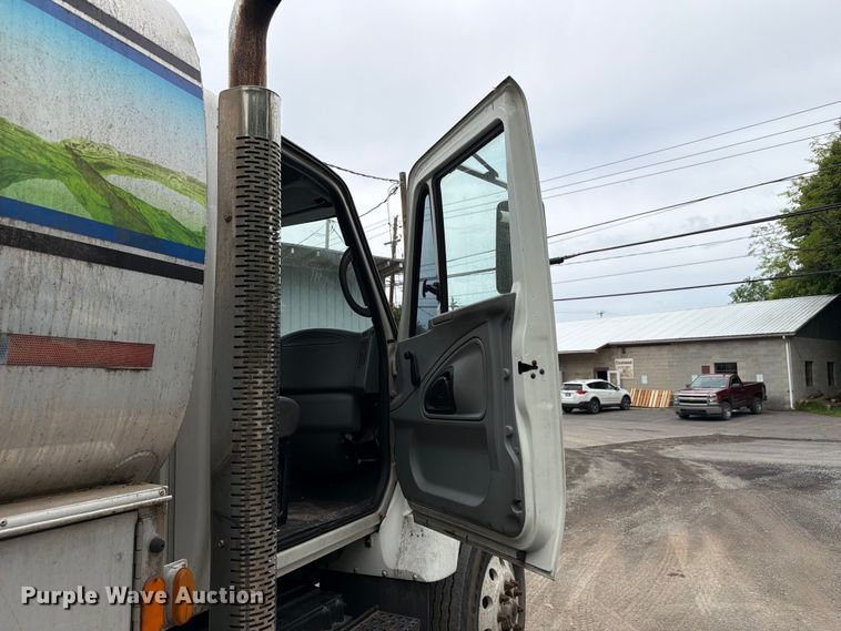 image for item FC3100 2006 International 7500 fuel truck