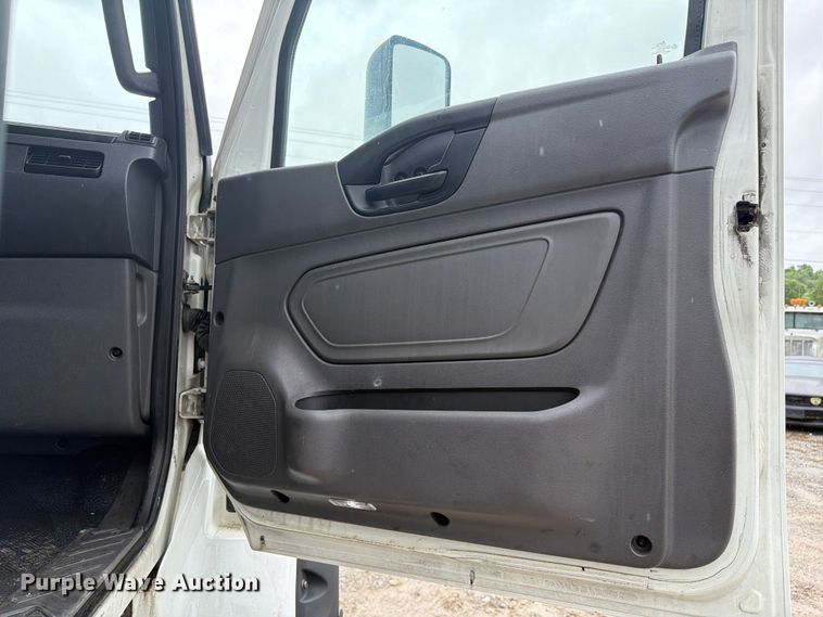 image for item FC3102 2020 International HV613 semi truck