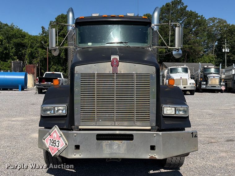 image for item FC3115 2009 Kenworth T800 fuel truck