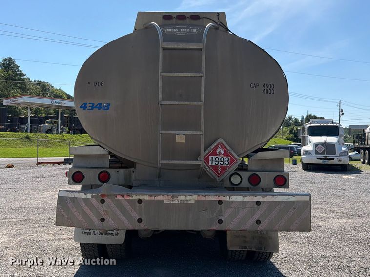 image for item FC3115 2009 Kenworth T800 fuel truck