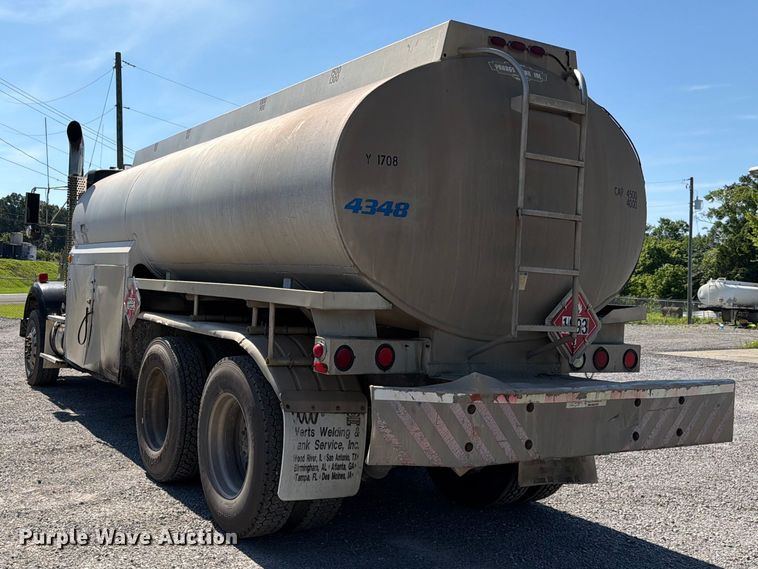image for item FC3115 2009 Kenworth T800 fuel truck