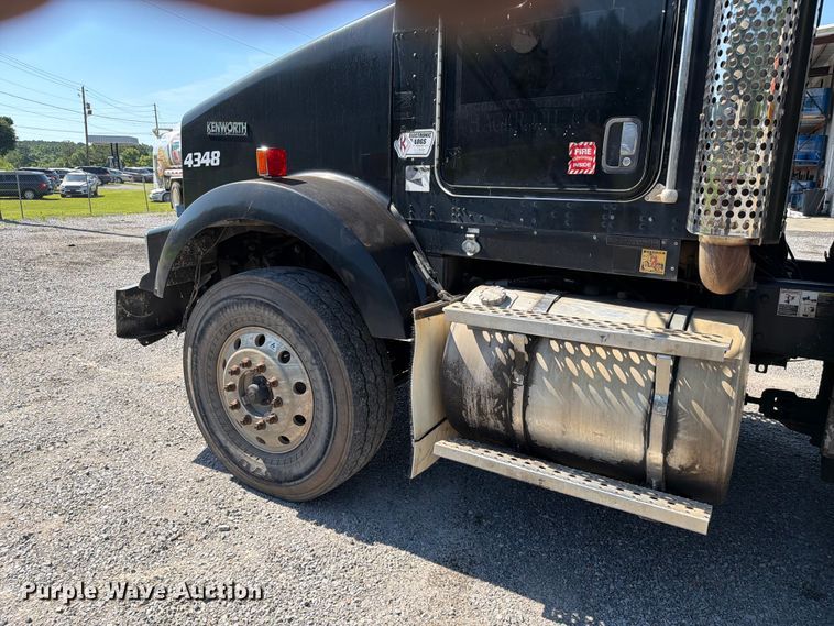 image for item FC3115 2009 Kenworth T800 fuel truck