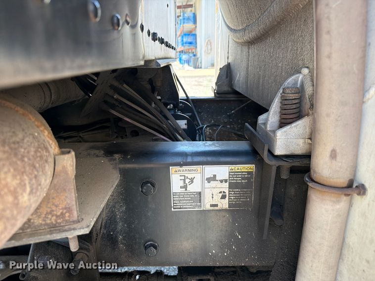 image for item FC3115 2009 Kenworth T800 fuel truck