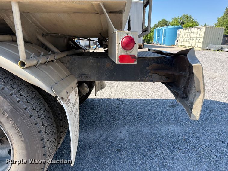 image for item FC3115 2009 Kenworth T800 fuel truck