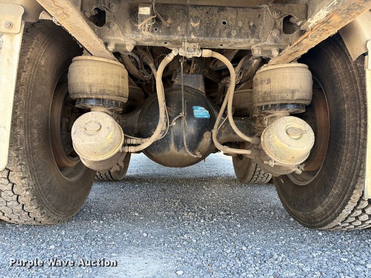 image for item FC3115 2009 Kenworth T800 fuel truck