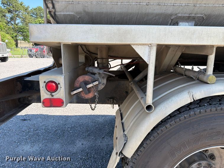 image for item FC3115 2009 Kenworth T800 fuel truck