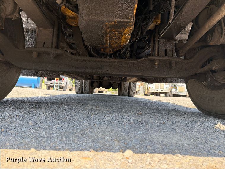 image for item FC3115 2009 Kenworth T800 fuel truck