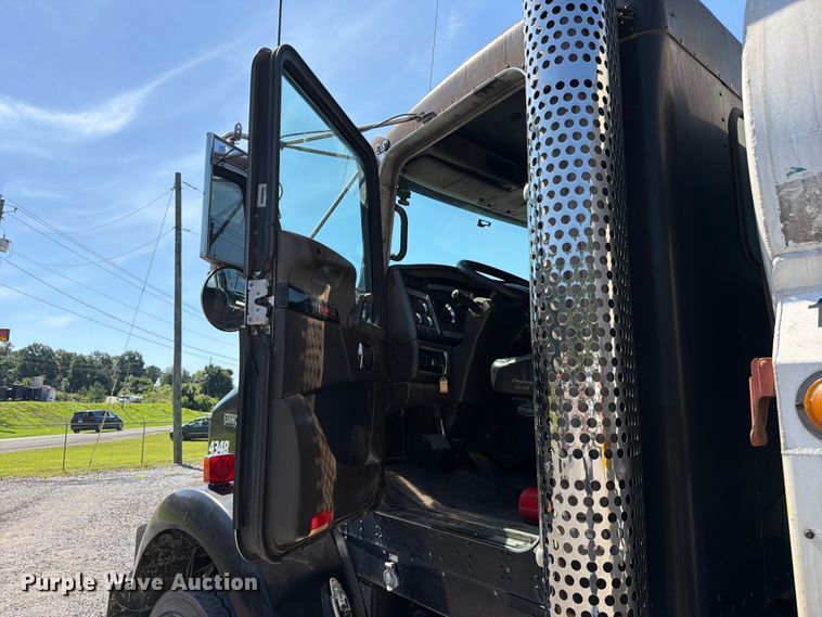 image for item FC3115 2009 Kenworth T800 fuel truck