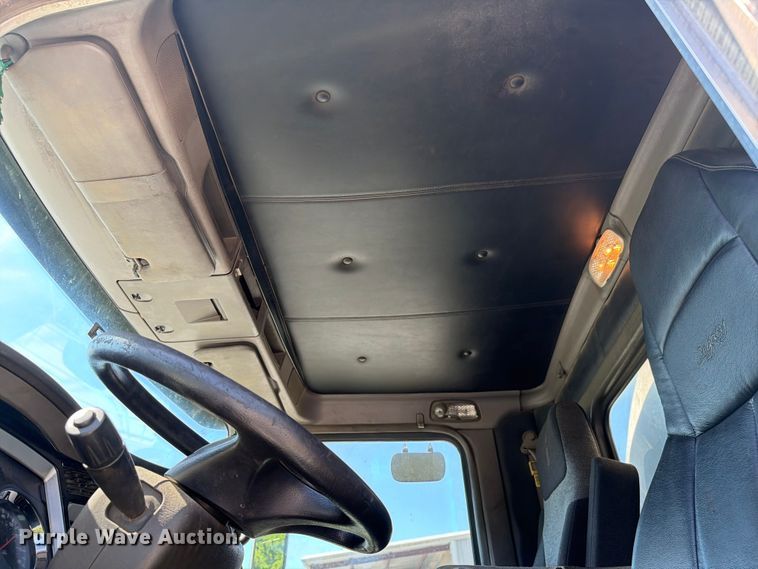 image for item FC3115 2009 Kenworth T800 fuel truck