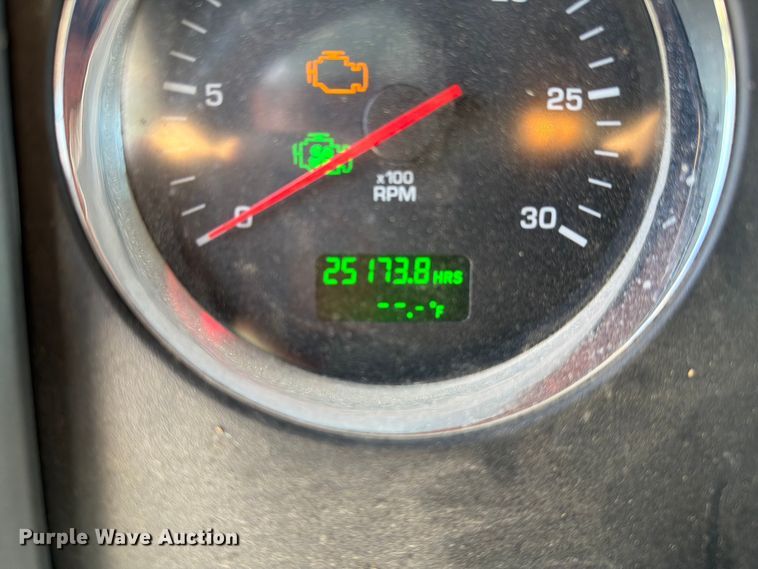 image for item FC3115 2009 Kenworth T800 fuel truck