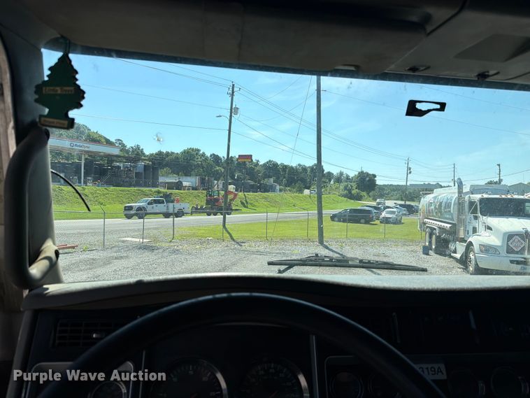 image for item FC3115 2009 Kenworth T800 fuel truck