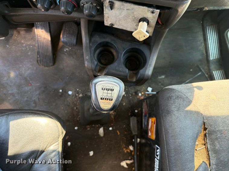 image for item FC3115 2009 Kenworth T800 fuel truck