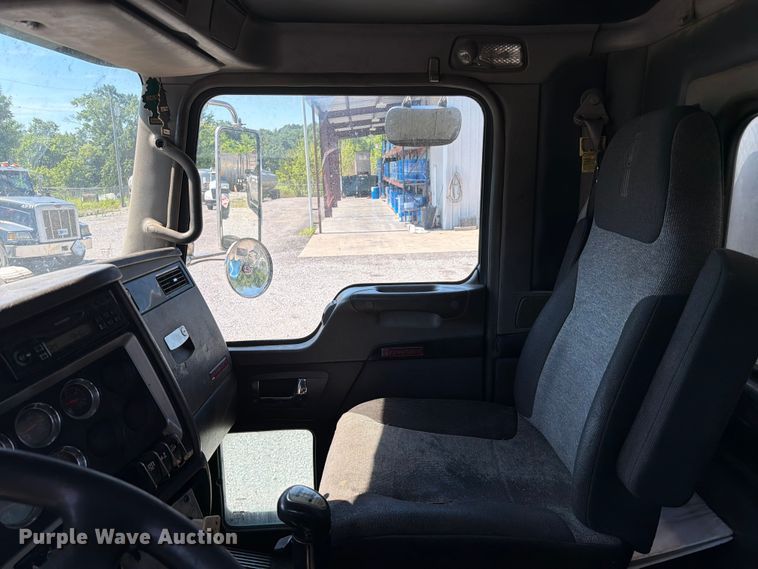 image for item FC3115 2009 Kenworth T800 fuel truck