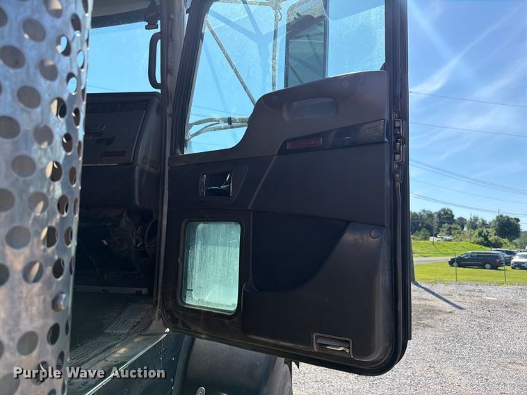 image for item FC3115 2009 Kenworth T800 fuel truck