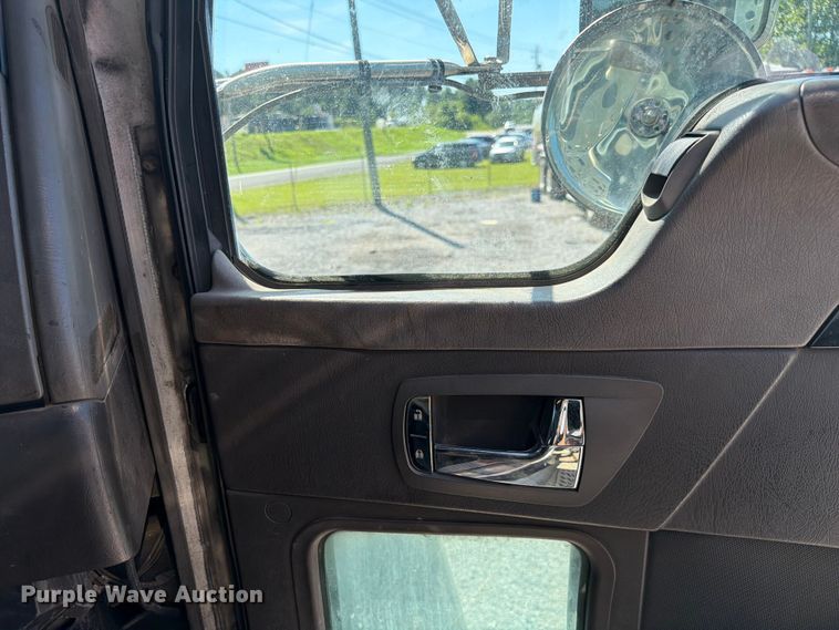 image for item FC3115 2009 Kenworth T800 fuel truck