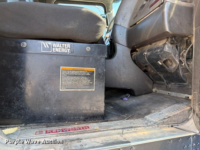 image for item FC3115 2009 Kenworth T800 fuel truck