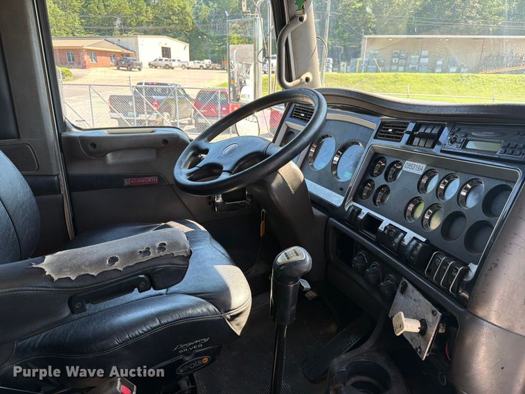 image for item FC3115 2009 Kenworth T800 fuel truck