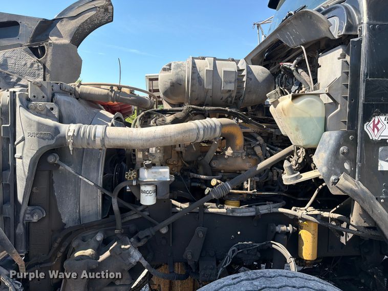image for item FC3115 2009 Kenworth T800 fuel truck